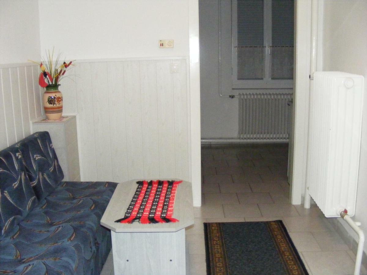Nora Apartman Apartment Balatonfuzfo Exterior photo