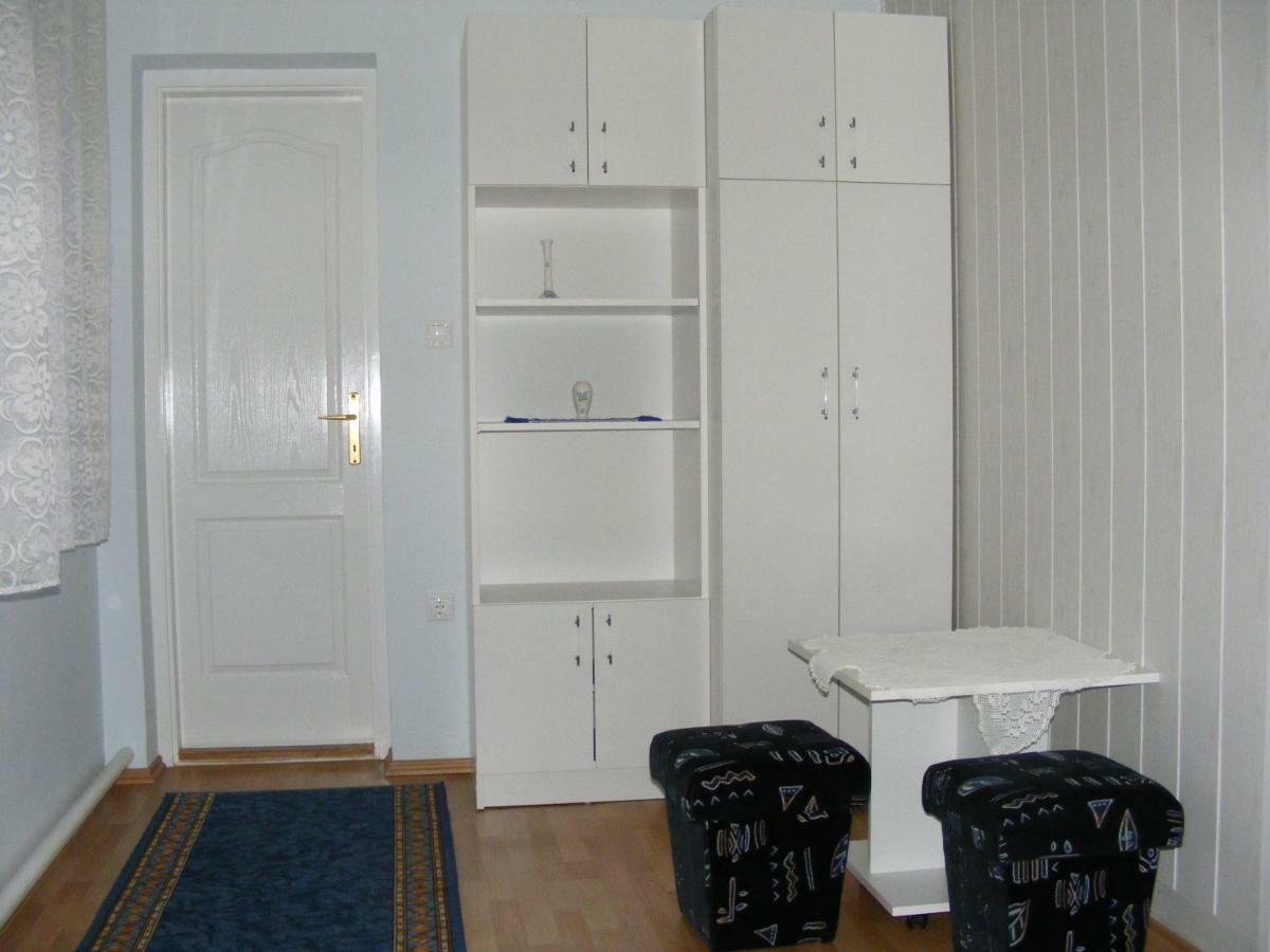 Nora Apartman Apartment Balatonfuzfo Exterior photo